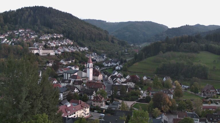 Dieses Bild zeigt eine Webcam-Aufnahme von Ottenhöfen, aufgenommen am Montag, den 19.10.2026 um 18:20 Uhr