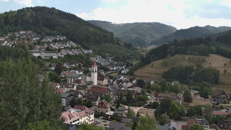 Dieses Bild zeigt eine Webcam-Aufnahme von Ottenhöfen, aufgenommen am Montag, den 17.08.2026 um 15:50 Uhr