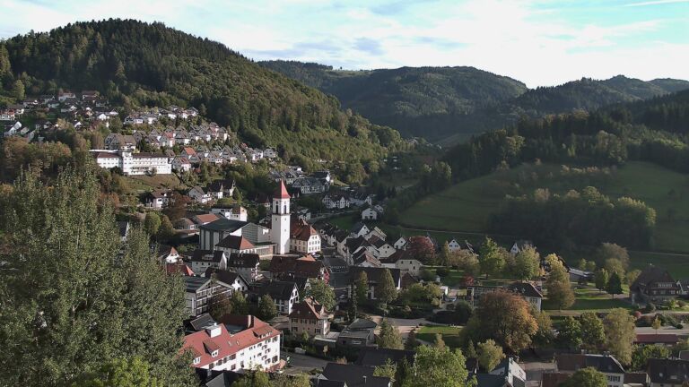 Dieses Bild zeigt eine Webcam-Aufnahme von Ottenhöfen, aufgenommen am Freitag, den 16.10.2026 um 17:10 Uhr