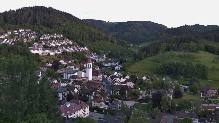 Dieses Bild zeigt eine Webcam-Aufnahme von Ottenhöfen, aufgenommen am Sonntag, den 17.05.2026 um 20:30 Uhr