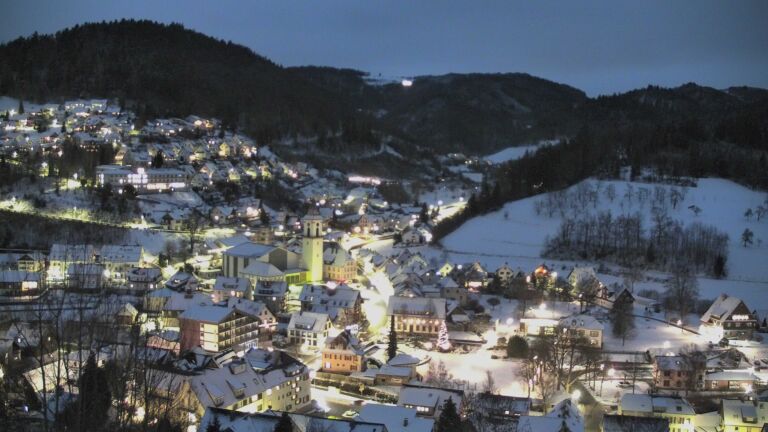 Dieses Bild zeigt eine Webcam-Aufnahme von Ottenhöfen, aufgenommen am Mittwoch, den 07.01.2026 um 17:30 Uhr