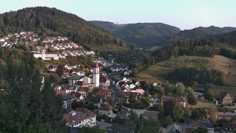 Dieses Bild zeigt eine Webcam-Aufnahme von Ottenhöfen, aufgenommen am Donnerstag, den 30.07.2026 um 20:10 Uhr