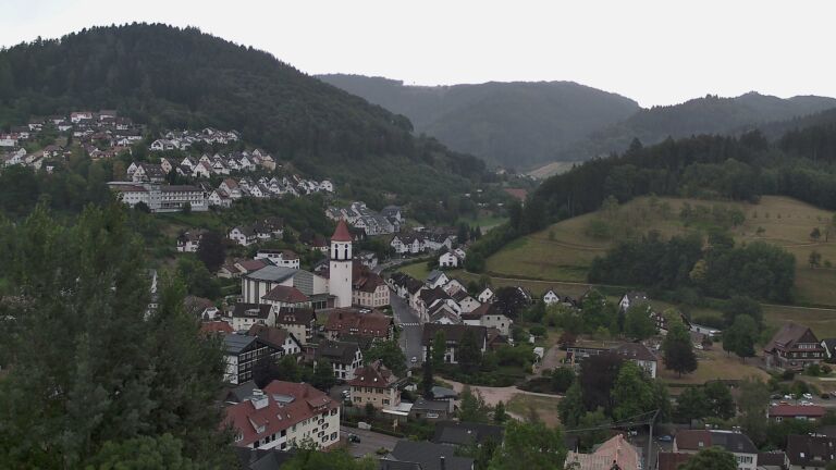 Dieses Bild zeigt eine Webcam-Aufnahme von Ottenhöfen, aufgenommen am Samstag, den 18.07.2026 um 14:30 Uhr