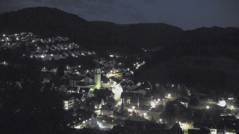 Dieses Bild zeigt eine Webcam-Aufnahme von Ottenhöfen, aufgenommen am Montag, den 01.06.2026 um 22:30 Uhr