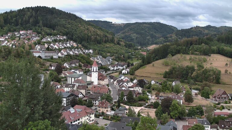 Dieses Bild zeigt eine Webcam-Aufnahme von Ottenhöfen, aufgenommen am Freitag, den 21.08.2026 um 07:10 Uhr