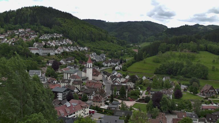 Dieses Bild zeigt eine Webcam-Aufnahme von Ottenhöfen, aufgenommen am Dienstag, den 12.05.2026 um 14:00 Uhr