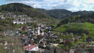 Dieses Bild zeigt eine Webcam-Aufnahme von Ottenhöfen, aufgenommen am Freitag, den 17.04.2026 um 17:10 Uhr