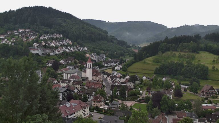 Dieses Bild zeigt eine Webcam-Aufnahme von Ottenhöfen, aufgenommen am Sonntag, den 31.05.2026 um 19:50 Uhr