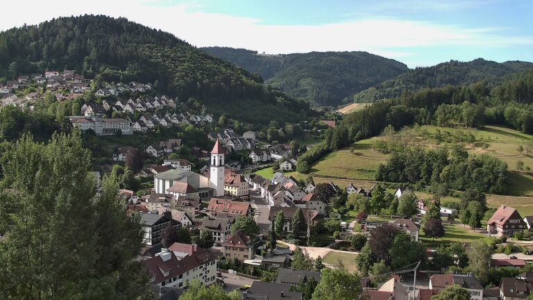 Dieses Bild zeigt eine Webcam-Aufnahme von Ottenhöfen, aufgenommen am Sonntag, den 05.07.2026 um 08:50 Uhr