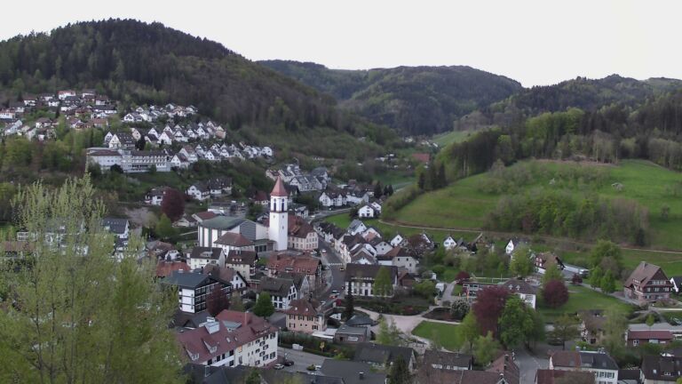 Dieses Bild zeigt eine Webcam-Aufnahme von Ottenhöfen, aufgenommen am Freitag, den 24.04.2026 um 06:10 Uhr