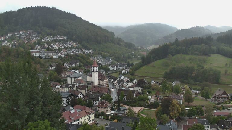 Dieses Bild zeigt eine Webcam-Aufnahme von Ottenhöfen, aufgenommen am Donnerstag, den 01.10.2026 um 17:30 Uhr