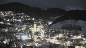 Dieses Bild zeigt eine Webcam-Aufnahme von Ottenhöfen, aufgenommen am Donnerstag, den 08.01.2026 um 17:40 Uhr