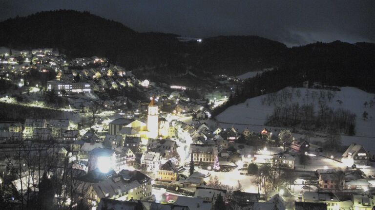 Dieses Bild zeigt eine Webcam-Aufnahme von Ottenhöfen, aufgenommen am Donnerstag, den 08.01.2026 um 17:40 Uhr