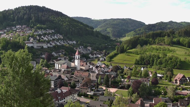 Dieses Bild zeigt eine Webcam-Aufnahme von Ottenhöfen, aufgenommen am Sonntag, den 10.05.2026 um 08:40 Uhr