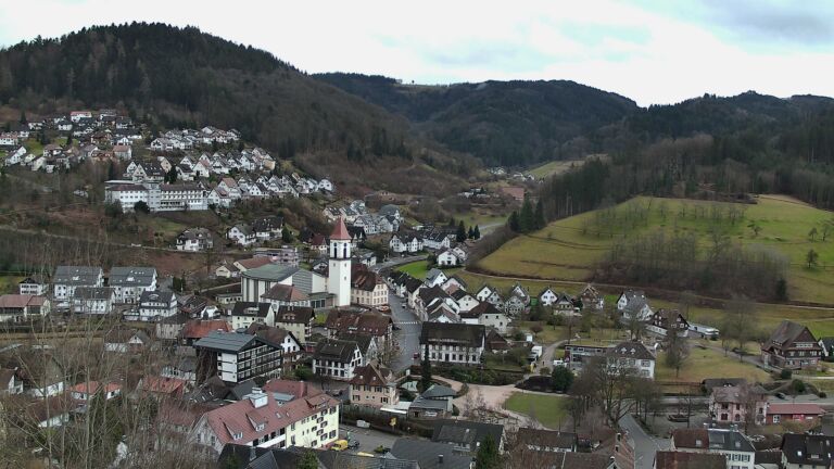 Dieses Bild zeigt eine Webcam-Aufnahme von Ottenhöfen, aufgenommen am Dienstag, den 10.02.2026 um 16:20 Uhr