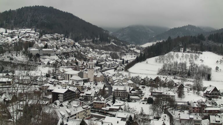 Dieses Bild zeigt eine Webcam-Aufnahme von Ottenhöfen, aufgenommen am Dienstag, den 06.01.2026 um 10:40 Uhr