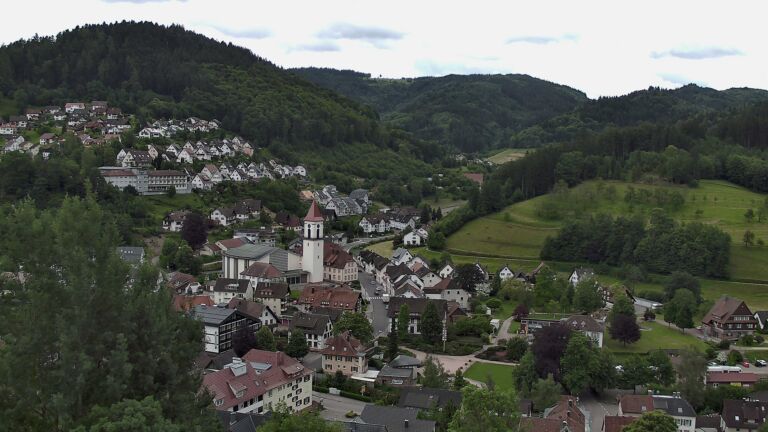 Dieses Bild zeigt eine Webcam-Aufnahme von Ottenhöfen, aufgenommen am Mittwoch, den 03.06.2026 um 13:00 Uhr