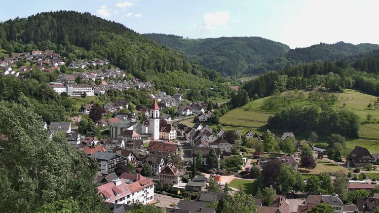 Dieses Bild zeigt eine Webcam-Aufnahme von Ottenhöfen, aufgenommen am Sonntag, den 24.05.2026 um 16:20 Uhr