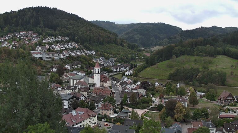 Dieses Bild zeigt eine Webcam-Aufnahme von Ottenhöfen, aufgenommen am Donnerstag, den 01.10.2026 um 16:30 Uhr