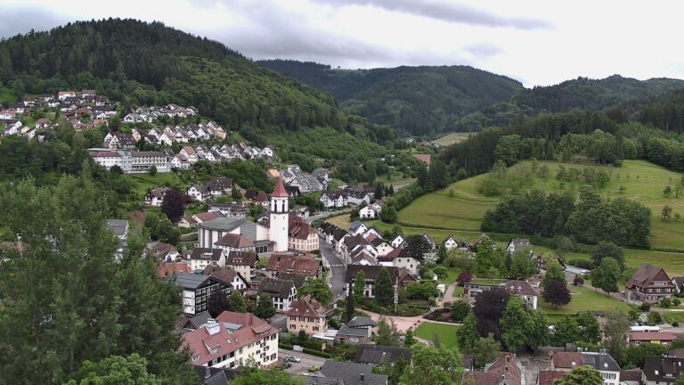 Dieses Bild zeigt eine Webcam-Aufnahme von Ottenhöfen, aufgenommen am Mittwoch, den 03.06.2026 um 08:30 Uhr