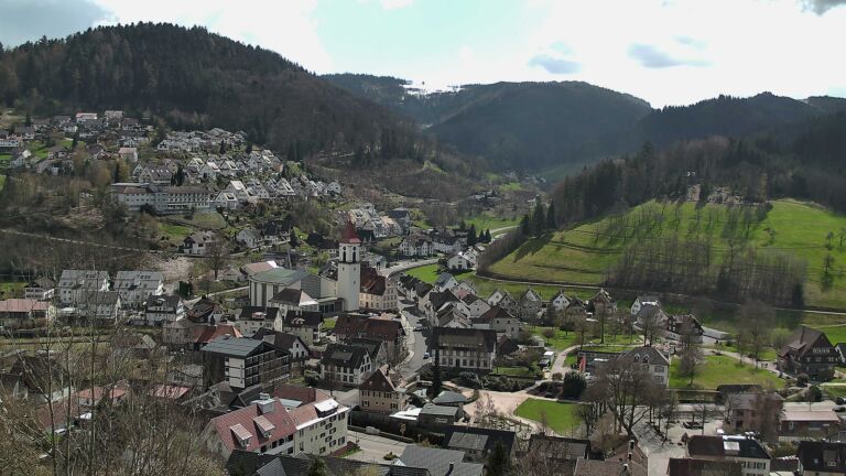 Dieses Bild zeigt eine Webcam-Aufnahme von Ottenhöfen, aufgenommen am Mittwoch, den 01.04.2026 um 14:00 Uhr