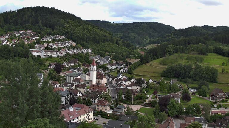 Dieses Bild zeigt eine Webcam-Aufnahme von Ottenhöfen, aufgenommen am Mittwoch, den 10.06.2026 um 18:40 Uhr