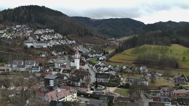 Dieses Bild zeigt eine Webcam-Aufnahme von Ottenhöfen, aufgenommen am Dienstag, den 10.02.2026 um 15:10 Uhr