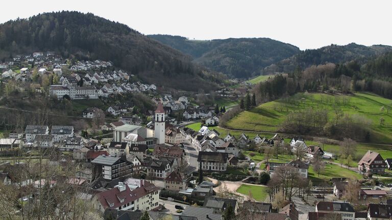 Dieses Bild zeigt eine Webcam-Aufnahme von Ottenhöfen, aufgenommen am Sonntag, den 05.04.2026 um 10:20 Uhr