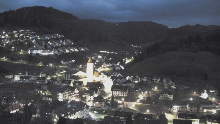 Dieses Bild zeigt eine Webcam-Aufnahme von Ottenhöfen, aufgenommen am Montag, den 16.03.2026 um 19:10 Uhr