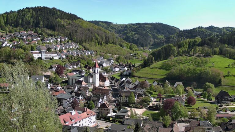 Dieses Bild zeigt eine Webcam-Aufnahme von Ottenhöfen, aufgenommen am Freitag, den 24.04.2026 um 16:40 Uhr
