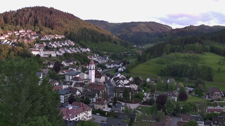 Dieses Bild zeigt eine Webcam-Aufnahme von Ottenhöfen, aufgenommen am Freitag, den 08.05.2026 um 20:20 Uhr