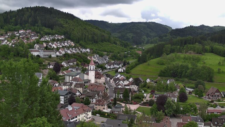 Dieses Bild zeigt eine Webcam-Aufnahme von Ottenhöfen, aufgenommen am Mittwoch, den 06.05.2026 um 12:50 Uhr