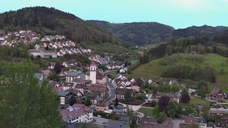 Dieses Bild zeigt eine Webcam-Aufnahme von Ottenhöfen, aufgenommen am Dienstag, den 28.04.2026 um 20:30 Uhr