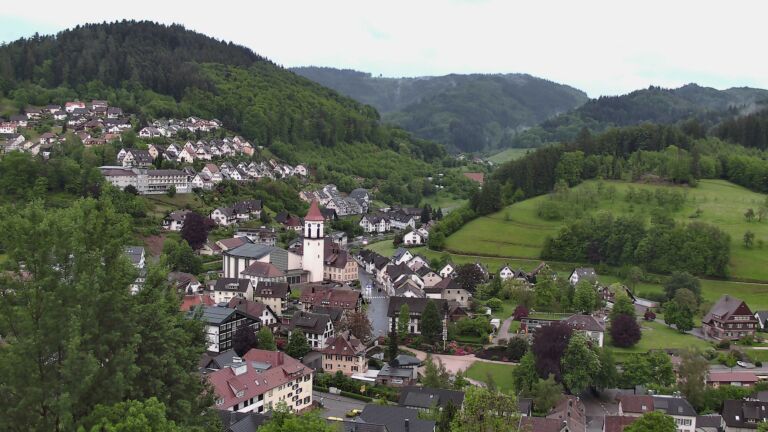 Dieses Bild zeigt eine Webcam-Aufnahme von Ottenhöfen, aufgenommen am Montag, den 11.05.2026 um 20:20 Uhr