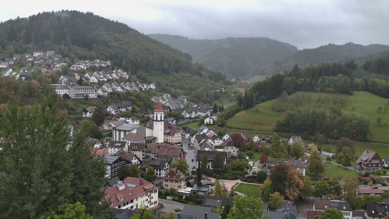 Dieses Bild zeigt eine Webcam-Aufnahme von Ottenhöfen, aufgenommen am Mittwoch, den 21.10.2026 um 16:50 Uhr