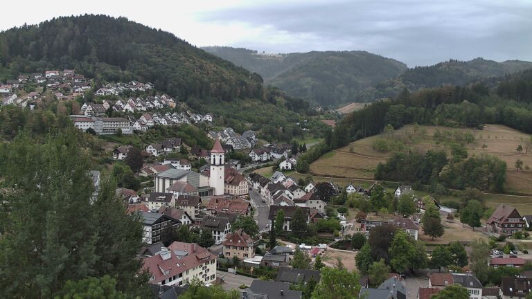 Dieses Bild zeigt eine Webcam-Aufnahme von Ottenhöfen, aufgenommen am Freitag, den 21.08.2026 um 18:30 Uhr