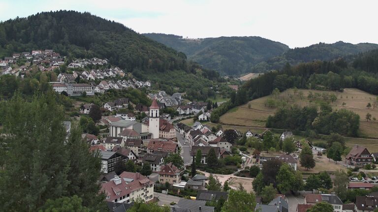Dieses Bild zeigt eine Webcam-Aufnahme von Ottenhöfen, aufgenommen am Samstag, den 15.08.2026 um 12:50 Uhr
