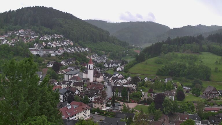 Dieses Bild zeigt eine Webcam-Aufnahme von Ottenhöfen, aufgenommen am Dienstag, den 05.05.2026 um 18:20 Uhr