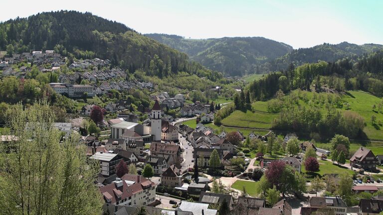 Dieses Bild zeigt eine Webcam-Aufnahme von Ottenhöfen, aufgenommen am Freitag, den 24.04.2026 um 12:30 Uhr