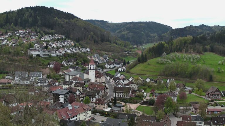 Dieses Bild zeigt eine Webcam-Aufnahme von Ottenhöfen, aufgenommen am Donnerstag, den 16.04.2026 um 07:10 Uhr