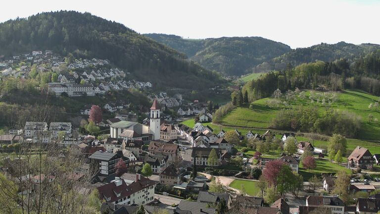 Dieses Bild zeigt eine Webcam-Aufnahme von Ottenhöfen, aufgenommen am Freitag, den 17.04.2026 um 09:30 Uhr