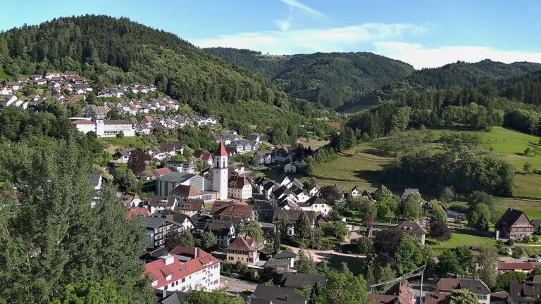 Dieses Bild zeigt eine Webcam-Aufnahme von Ottenhöfen, aufgenommen am Montag, den 15.06.2026 um 18:40 Uhr