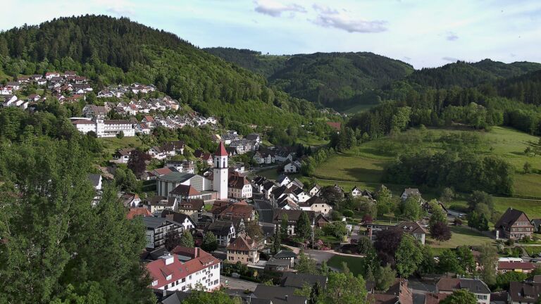 Dieses Bild zeigt eine Webcam-Aufnahme von Ottenhöfen, aufgenommen am Donnerstag, den 21.05.2026 um 19:00 Uhr