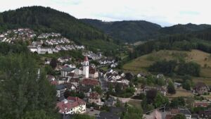 Dieses Bild zeigt eine Webcam-Aufnahme von Ottenhöfen, aufgenommen am Freitag, den 17.07.2026 um 18:40 Uhr