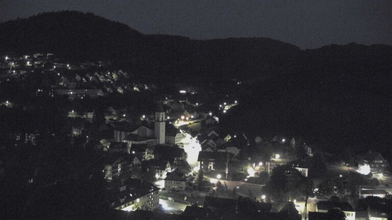 Dieses Bild zeigt eine Webcam-Aufnahme von Ottenhöfen, aufgenommen am Sonntag, den 28.06.2026 um 04:00 Uhr