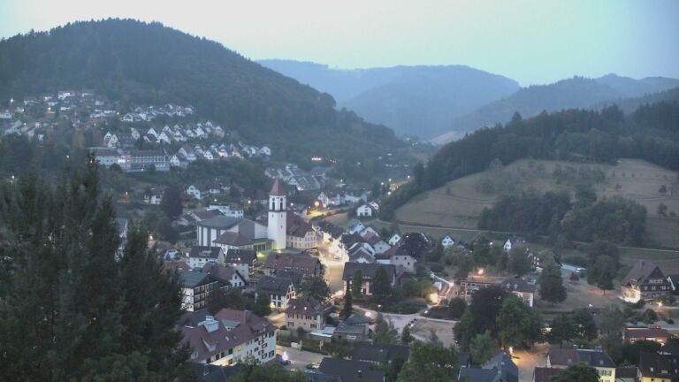 Dieses Bild zeigt eine Webcam-Aufnahme von Ottenhöfen, aufgenommen am Montag, den 17.08.2026 um 05:50 Uhr