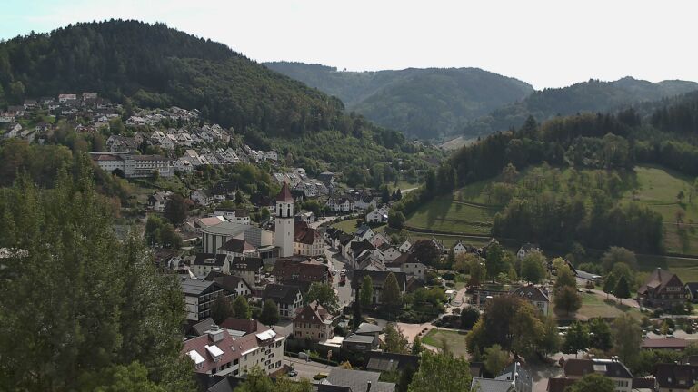 Dieses Bild zeigt eine Webcam-Aufnahme von Ottenhöfen, aufgenommen am Montag, den 28.09.2026 um 13:10 Uhr