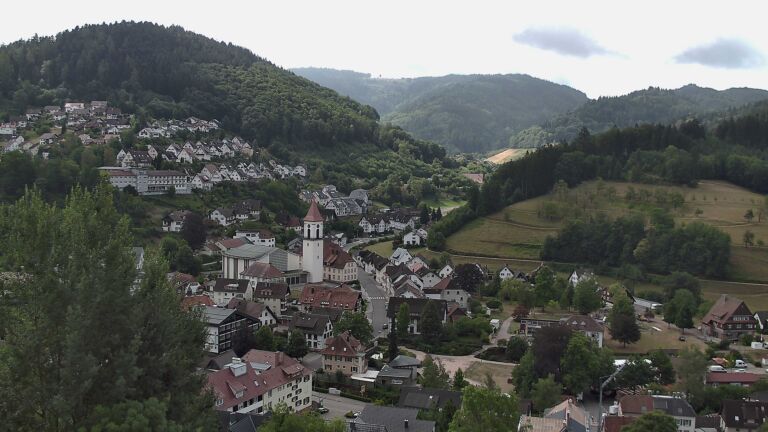 Dieses Bild zeigt eine Webcam-Aufnahme von Ottenhöfen, aufgenommen am Montag, den 27.07.2026 um 10:30 Uhr