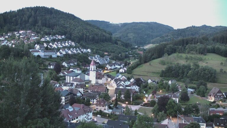 Dieses Bild zeigt eine Webcam-Aufnahme von Ottenhöfen, aufgenommen am Montag, den 06.07.2026 um 05:00 Uhr