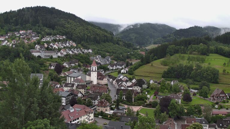 Dieses Bild zeigt eine Webcam-Aufnahme von Ottenhöfen, aufgenommen am Freitag, den 12.06.2026 um 14:30 Uhr